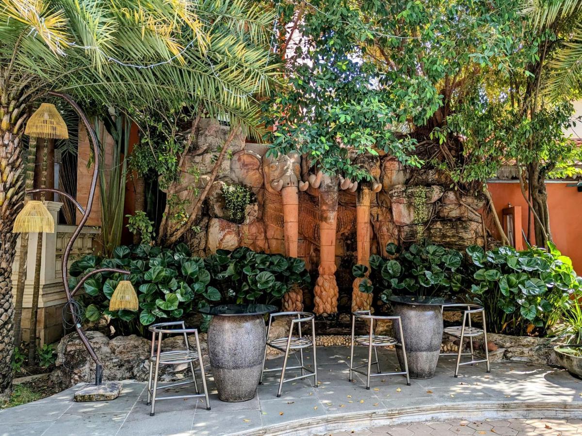 Hotel Empress Angkor &