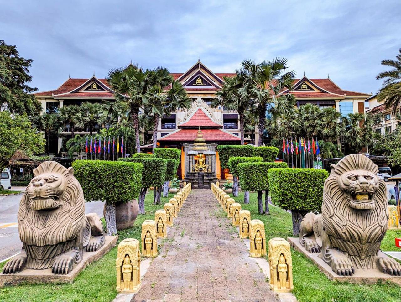 Empress Angkor & Hotel 5*