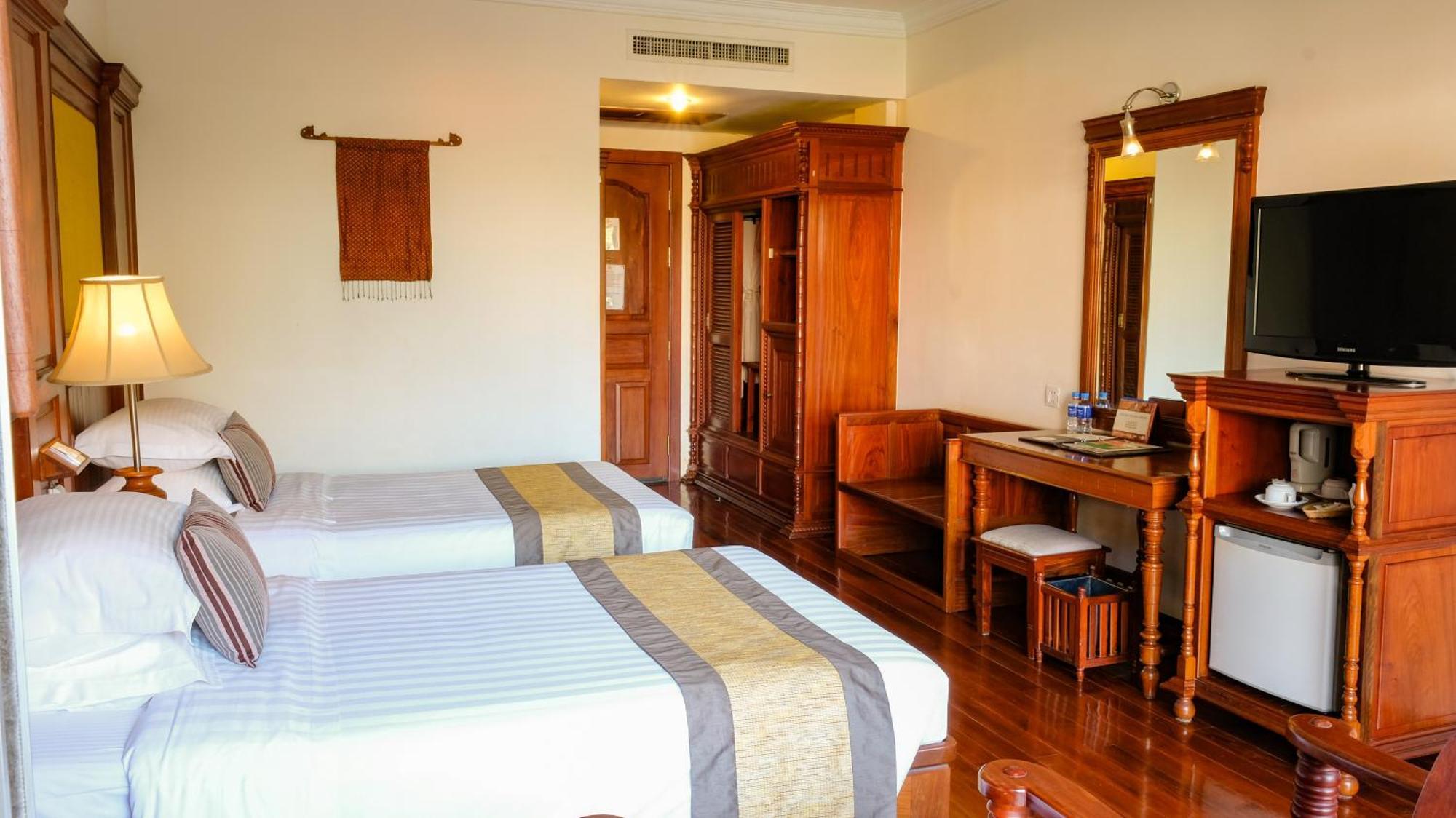 Empress Angkor & Hotel