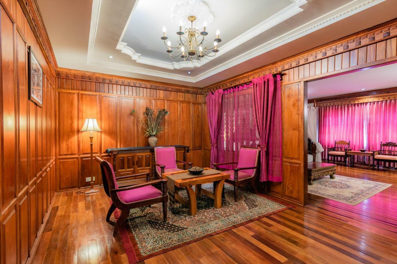 Hotel Empress Angkor &